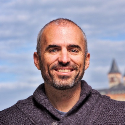 Dr. César Montenegro Portillo